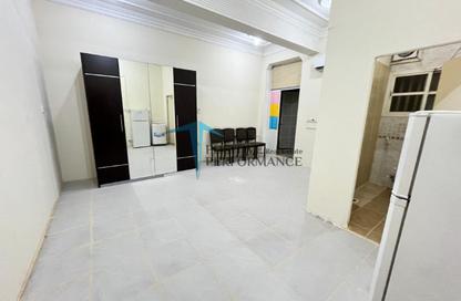 Apartment - Studio - 1 for rent in Al Dafna - Al Dafna - Doha