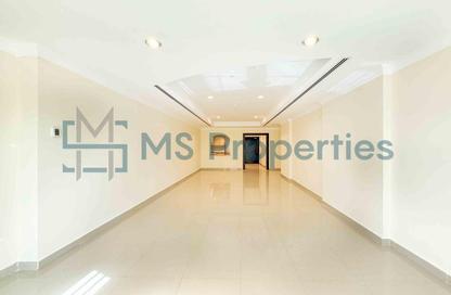Apartment - 1 Bedroom - 2 Bathrooms for rent in West Porto Drive - Porto Arabia - The Pearl Island - Doha