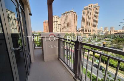 Townhouse - 2 Bedrooms - 3 Bathrooms for rent in Abraj Bay - Abraj Quartiers - The Pearl Island - Doha