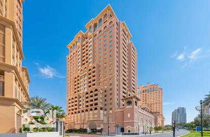Apartment - 3 Bedrooms - 3 Bathrooms for rent in Tower 12 - Porto Arabia - The Pearl Island - Doha