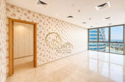Apartment - 1 Bedroom - 2 Bathrooms for rent in Zig Zag Tower B - Zig Zag Towers - West Bay - Doha