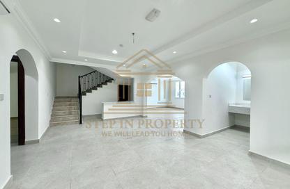 مجمع سكني - 5 غرف نوم - 6 حمامات للايجار في شارع الوعب - الوعب - الدوحة