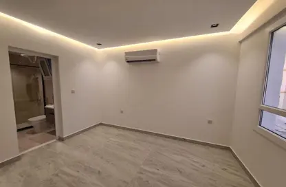 شقة - 3 غرف نوم - 2 حمامات للايجار في شارع المطار القديم - طريق المطار القديم - الدوحة