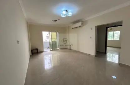 Apartment - 3 Bedrooms - 3 Bathrooms for rent in Bin Omran 28 - Fereej Bin Omran - Doha