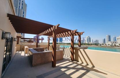 Villa - 5 Bedrooms - 6 Bathrooms for rent in Abraj Bay - Abraj Quartiers - The Pearl Island - Doha