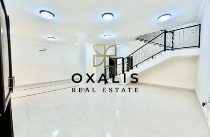 شقة - 5 غرف نوم - 4 حمامات للايجار في فلل عين خالد - عين خالد - الدوحة