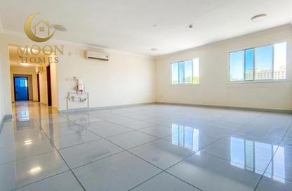 Apartment - 2 Bedrooms - 2 Bathrooms for rent in Umm Ghuwalina - Umm Ghuwailina - Doha