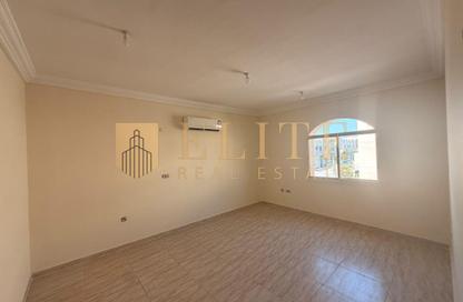 Villa - 5 - 5 for rent in Umm Al Seneem Street - Ain Khaled - Doha