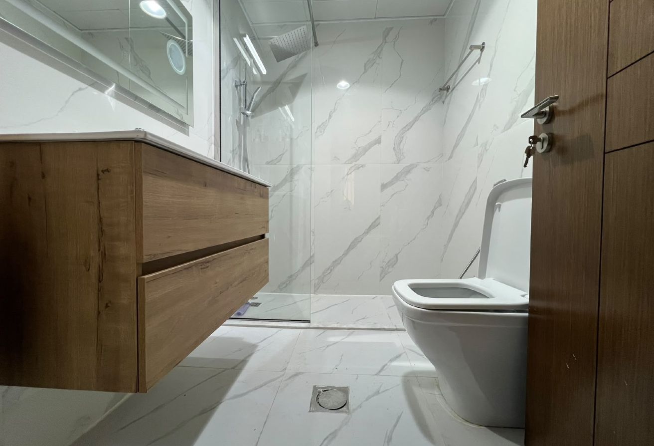 ELEGANT FF 2 BEDROOMS IN MARINA @ 8200 WITH BILLS thumbnail 8
