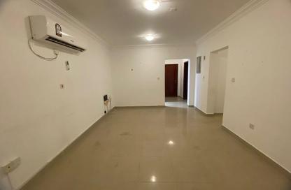 Apartment - 2 Bedrooms - 2 Bathrooms for rent in Al Mansoura - Al Mansoura - Doha