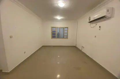 Apartment - 2 Bedrooms - 2 Bathrooms for rent in Al Mansoura - Al Mansoura - Doha
