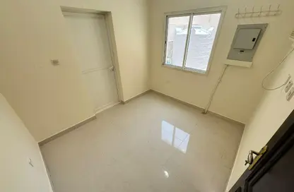 Apartment - Studio - 1 Bathroom for rent in Mamoura 18 - Al Maamoura - Doha