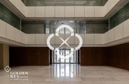 Show Room - Studio - 2 Bathrooms for rent in Umm Al Seneem Street - Ain Khaled - Doha