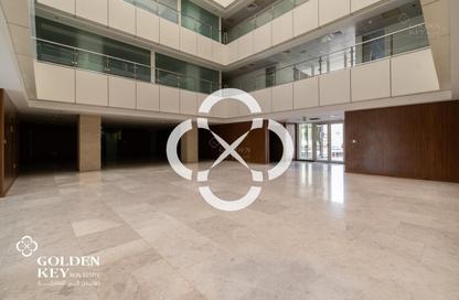Show Room - Studio - 2 Bathrooms for rent in Umm Al Seneem Street - Ain Khaled - Doha