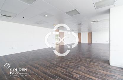 Show Room - Studio - 2 Bathrooms for rent in Umm Al Seneem Street - Ain Khaled - Doha