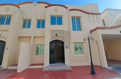 مجمع سكني - 4 غرف نوم - 3 حمامات للايجار في فلل عين خالد - عين خالد - الدوحة