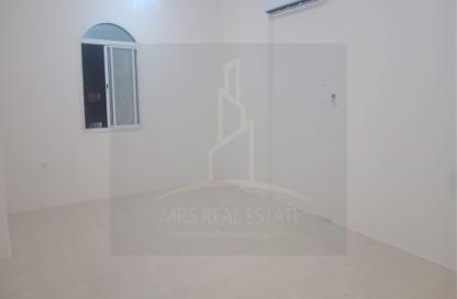 Apartment - 2 Bedrooms - 2 Bathrooms for rent in Thabit Bin Zaid Street - Al Mansoura - Doha
