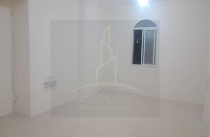 Apartment - 2 Bedrooms - 2 Bathrooms for rent in Thabit Bin Zaid Street - Al Mansoura - Doha