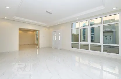 Villa - 4 Bedrooms - 4 Bathrooms for rent in Muraikh - AlMuraikh - Doha