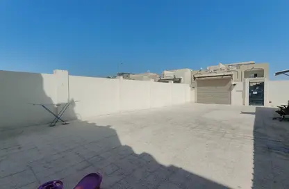 Apartment - 1 Bathroom for rent in Umm Al Seneem Street - Ain Khaled - Doha