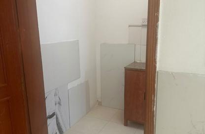 Apartment - Studio - 1 for rent in Umm Al Seneem Street - Ain Khaled - Doha Apartment - Studio - 1 for rent in Umm Al Seneem Street - Ain Khaled - Doha