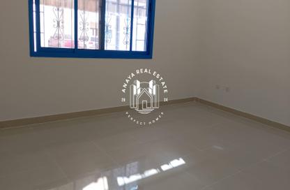 Apartment - 3 Bedrooms - 2 Bathrooms for rent in Fereej Kulaib - Doha