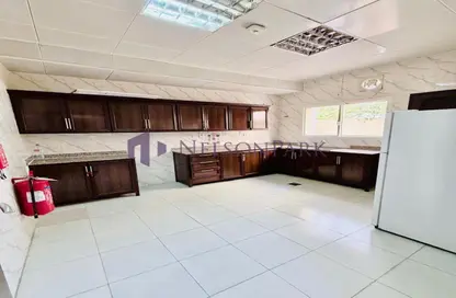 مجمع سكني - 6 غرف نوم - 5 حمامات للايجار في أم صلال علي - أم صلال على - الدوحة