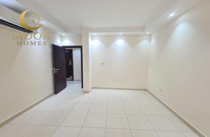 Apartment - 2 Bedrooms - 1 Bathroom for rent in Umm Ghuwailina 4 - Umm Ghuwailina - Doha