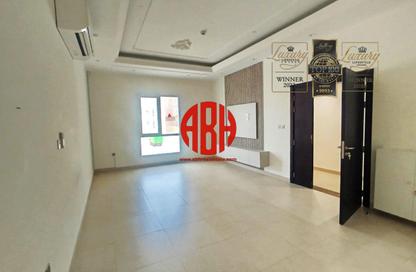 Apartment - 3 Bedrooms - 2 Bathrooms for rent in Al Zubair Bakkar Street - Al Sadd - Doha