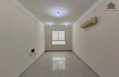 Apartment - 1 Bedroom - 2 Bathrooms for rent in Salaja Street - Doha Al Jadeed - Doha