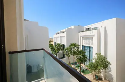 شقة - 2 غرف نوم - 3 حمامات للايجار في حدائق جاردينو - فيلات جاردينو - جزيرة اللؤلؤة - الدوحة