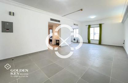 Apartment - 2 Bedrooms - 1 Bathroom for rent in Al Sadd Road - Al Sadd - Doha