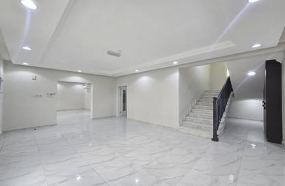 مجمع سكني - 4 غرف نوم - 4 حمامات للايجار في شارع الوعب - الوعب - الدوحة