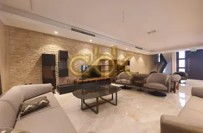 Villa - 4 Bedrooms - 6 Bathrooms for rent in Al Maamoura - Al Maamoura - Doha