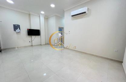 Apartment - 2 Bedrooms - 3 Bathrooms for rent in Al Nasr Street - Al Nasr - Doha