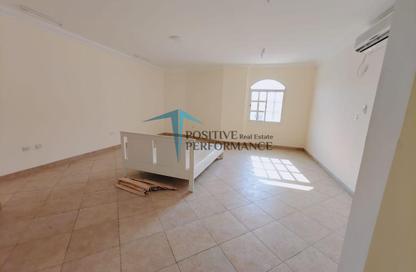 Apartment - 2 Bedrooms - 2 Bathrooms for rent in Bin Omran - Fereej Bin Omran - Doha Apartment - 2 Bedrooms - 2 Bathrooms for rent in Bin Omran - Fereej Bin Omran - Doha