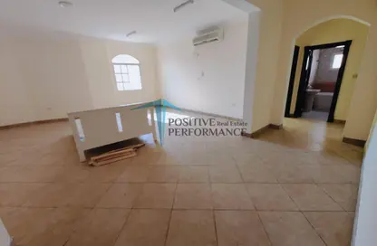 Apartment - 2 Bedrooms - 2 Bathrooms for rent in Bin Omran - Fereej Bin Omran - Doha