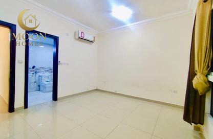 Apartment - 2 Bedrooms - 2 Bathrooms for rent in Al Mansoura - Al Mansoura - Doha