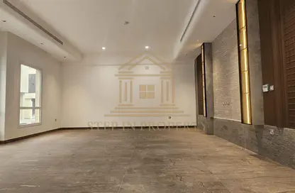 مجمع سكني - 7 غرف نوم - 8 حمامات للايجار في الخيصة - الخيصة - أم صلال محمد