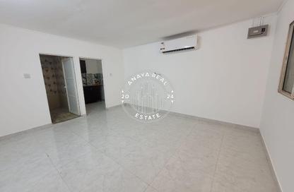 Villa - Studio - 1 for rent in Al Nuaija - Doha
