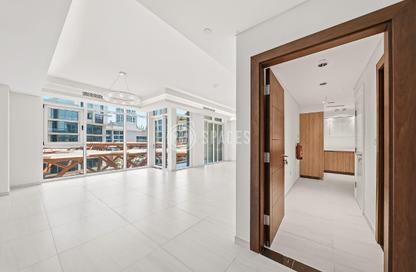Apartment - 2 - 4 for sale in Crystal Residence - Gewan Island - The Pearl Island - Doha