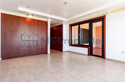 Apartment - 2 Bedrooms - 3 Bathrooms for rent in East Porto Drive - Porto Arabia - The Pearl Island - Doha