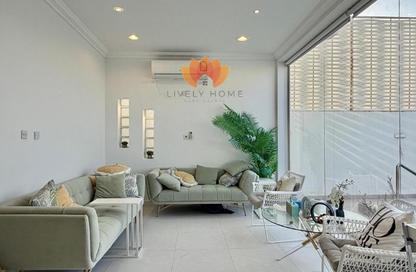 شقة - 5 غرف نوم - 6 حمامات للايجار في سميسمة - سميسمة - الخور