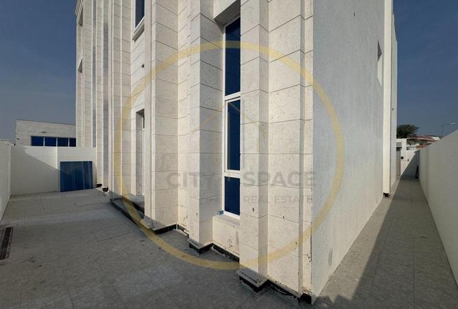 53572092 - Property Main Image