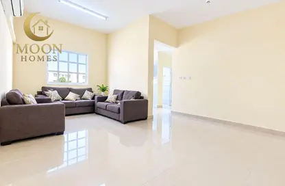 Apartment - 2 Bedrooms - 1 Bathroom for rent in Umm Ghwailina Comm - Umm Ghuwalina - Umm Ghuwailina - Doha