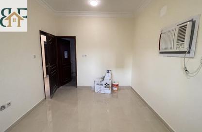 Apartment - 2 Bedrooms - 2 Bathrooms for rent in Al Mansoura - Al Mansoura - Doha