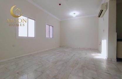 Apartment - 1 Bedroom - 1 Bathroom for rent in Umm Ghuwailina 4 - Umm Ghuwailina - Doha