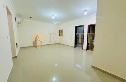 Apartment - 1 Bedroom - 2 Bathrooms for rent in Umm Ghuwailina 4 - Umm Ghuwailina - Doha