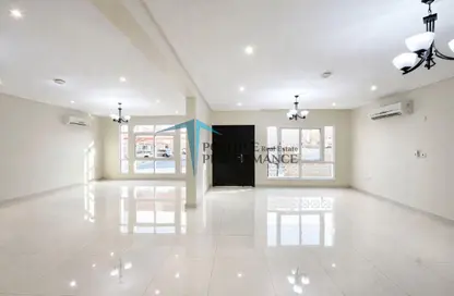 Villa - 4 Bedrooms - 5 Bathrooms for rent in Al Dana st - Muraikh - AlMuraikh - Doha