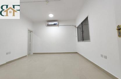 Apartment - Studio - 1 for rent in Al Khalidiya Street - Najma - Doha